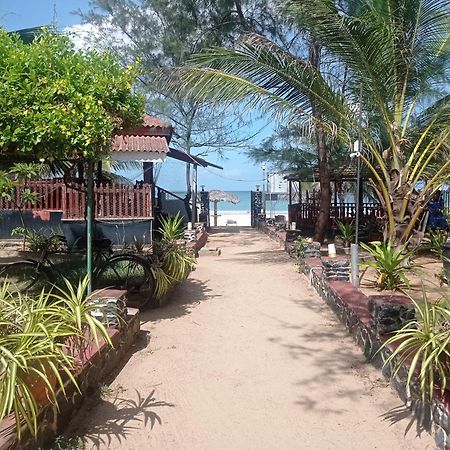 Silver Beach Hotel Trincomalee Ngoại thất bức ảnh