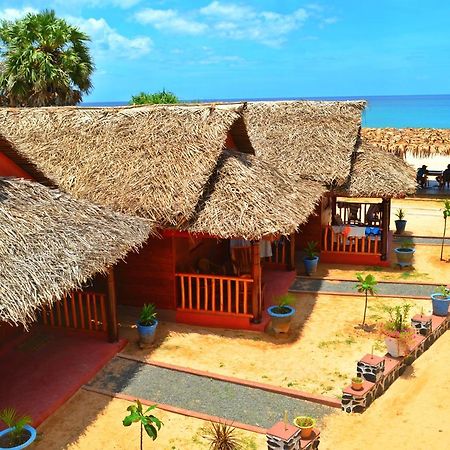 Silver Beach Hotel Trincomalee Ngoại thất bức ảnh