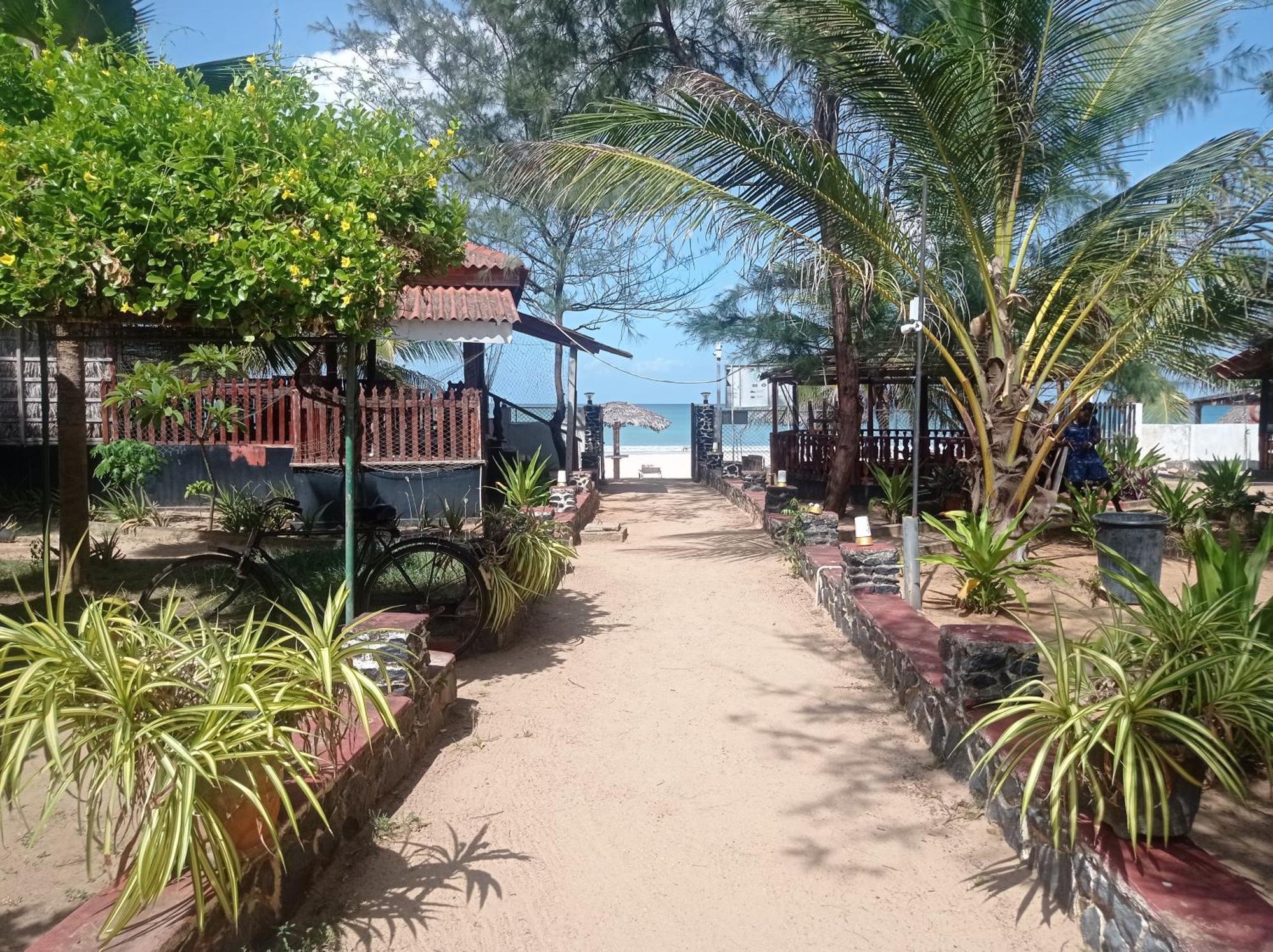 Silver Beach Hotel Trincomalee Ngoại thất bức ảnh
