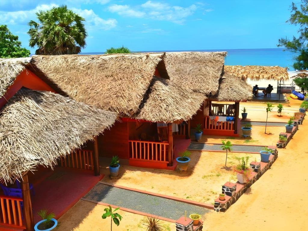 Silver Beach Hotel Trincomalee Ngoại thất bức ảnh