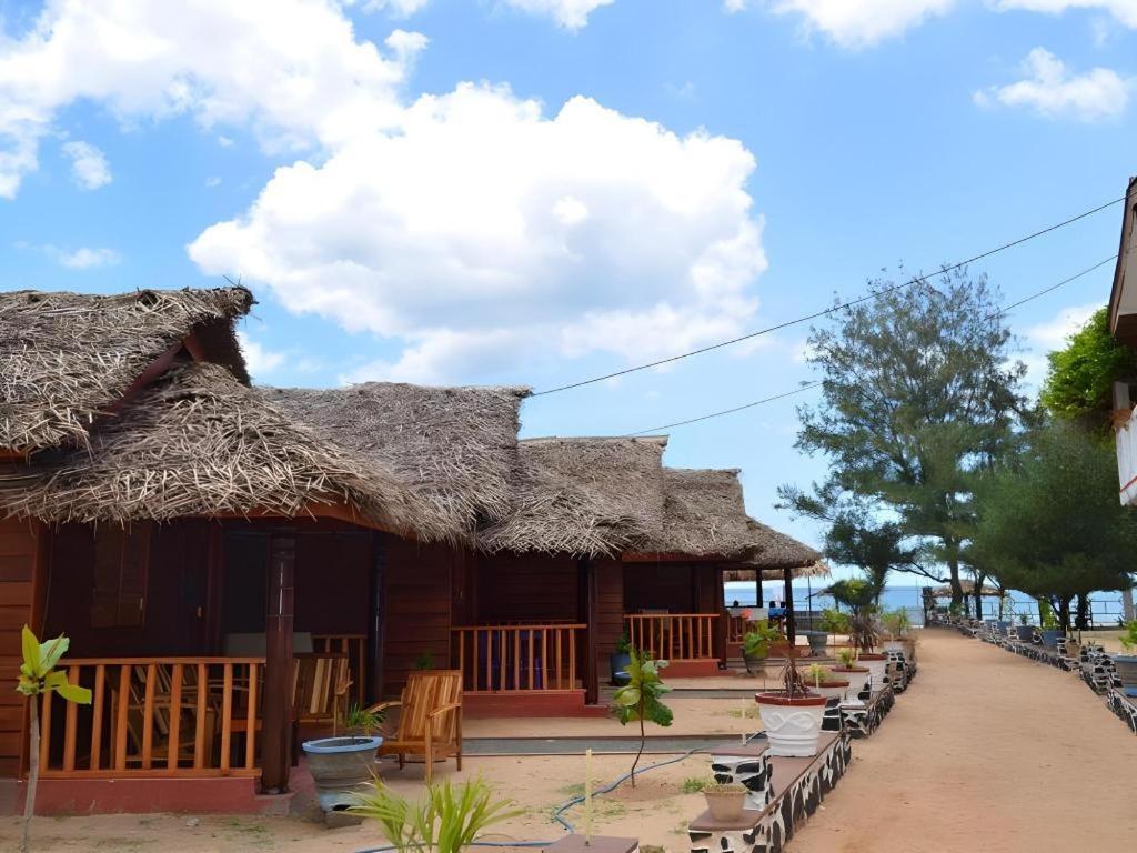 Silver Beach Hotel Trincomalee Ngoại thất bức ảnh