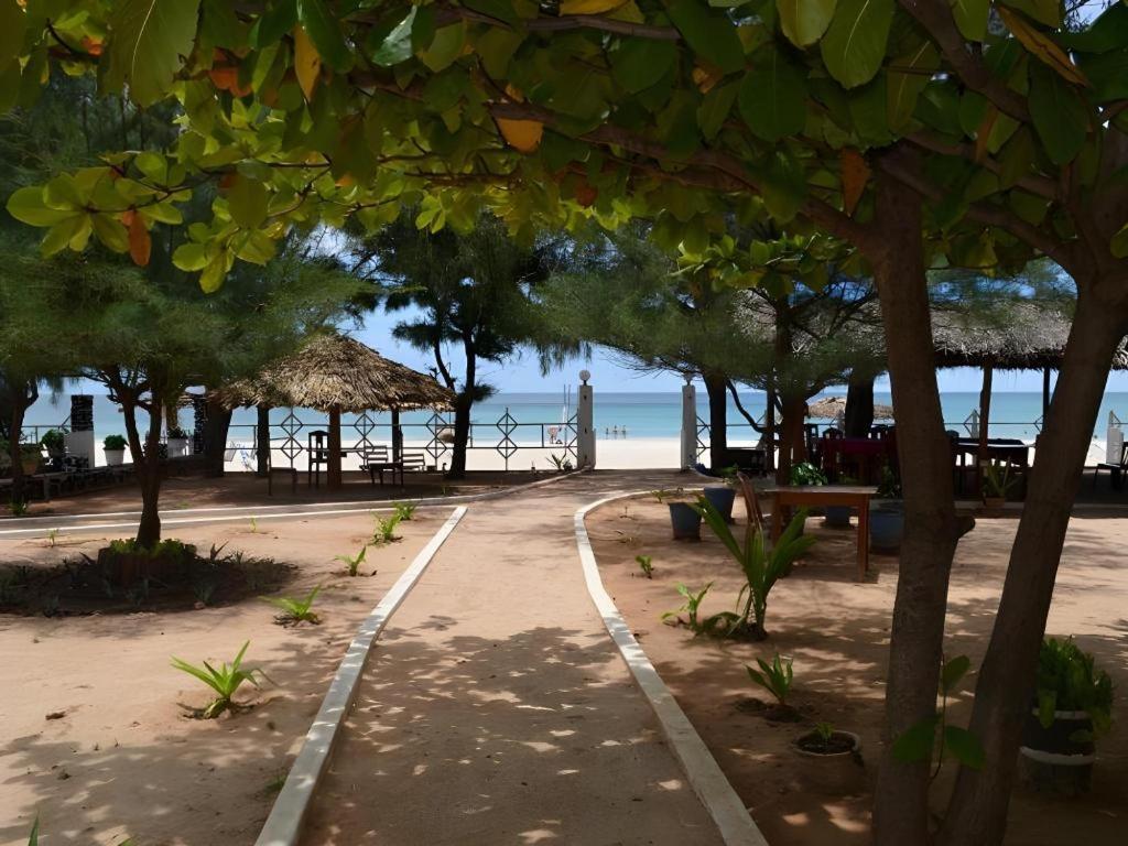 Silver Beach Hotel Trincomalee Ngoại thất bức ảnh