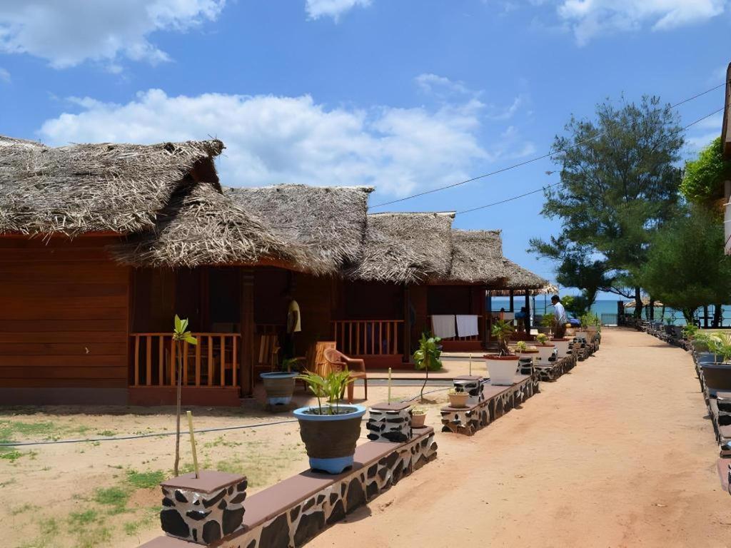 Silver Beach Hotel Trincomalee Ngoại thất bức ảnh