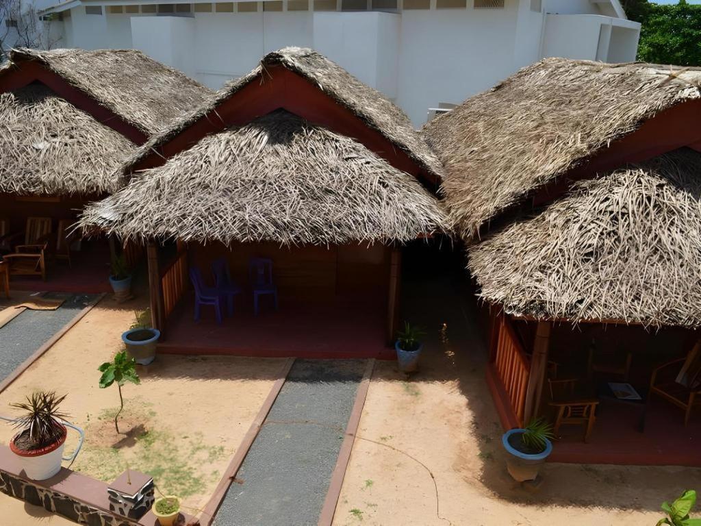 Silver Beach Hotel Trincomalee Ngoại thất bức ảnh