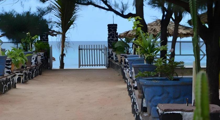 Silver Beach Hotel Trincomalee Ngoại thất bức ảnh