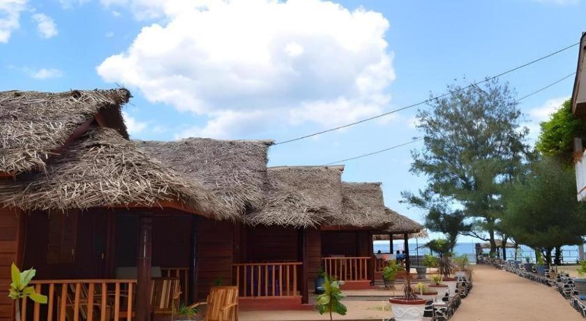 Silver Beach Hotel Trincomalee Ngoại thất bức ảnh