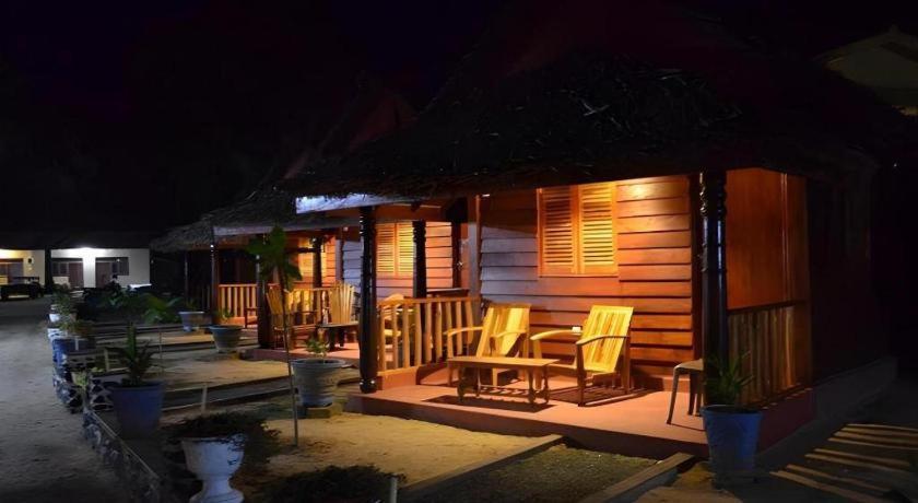 Silver Beach Hotel Trincomalee Ngoại thất bức ảnh